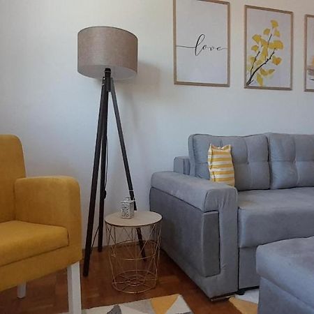 Cozy And Sunny Apartment Near The Airport Sarajevo Extérieur photo