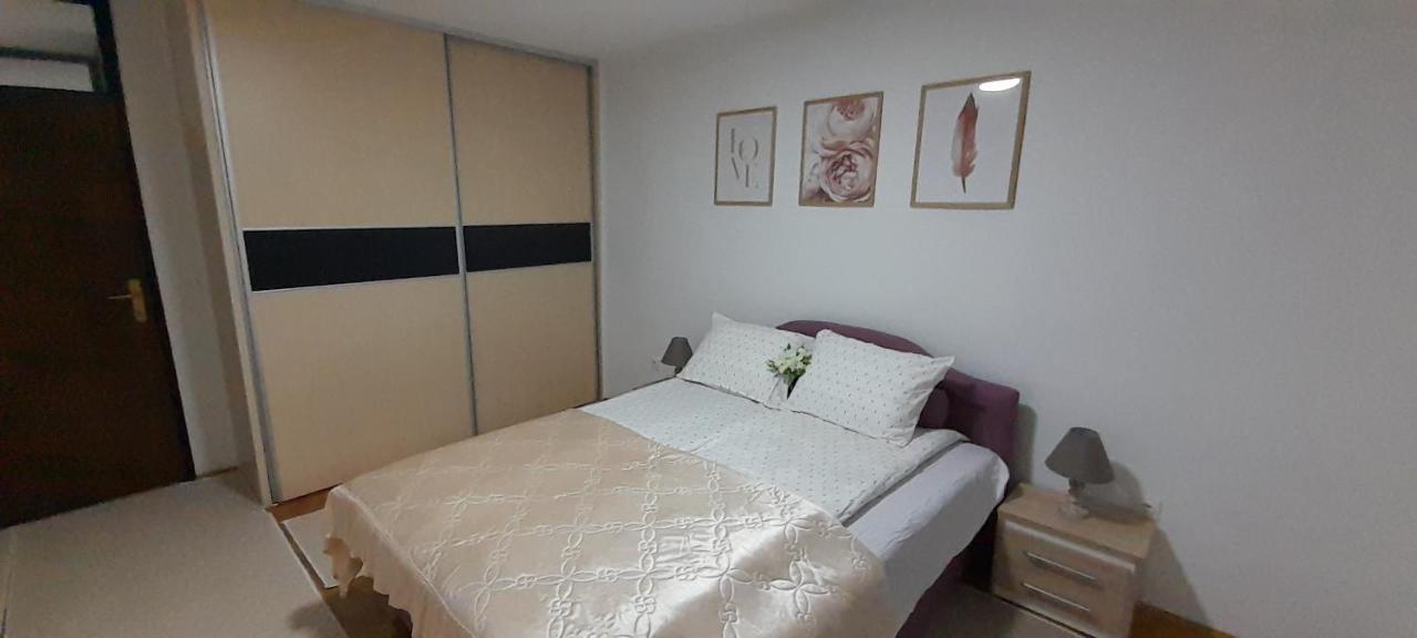 Cozy And Sunny Apartment Near The Airport Sarajevo Extérieur photo