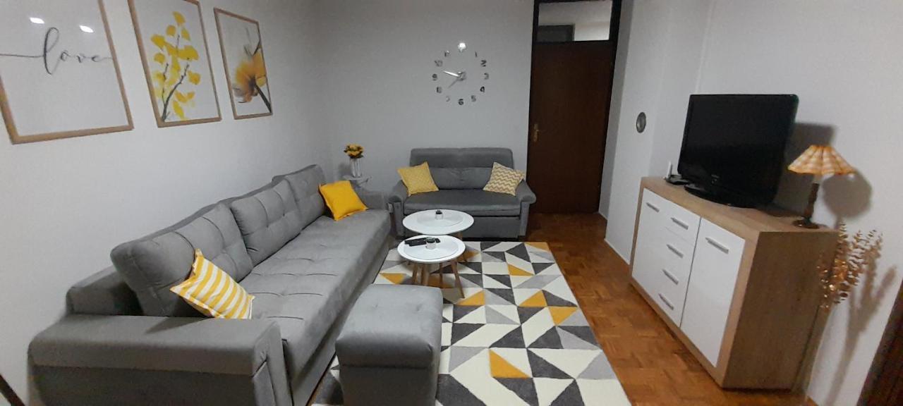 Cozy And Sunny Apartment Near The Airport Sarajevo Extérieur photo