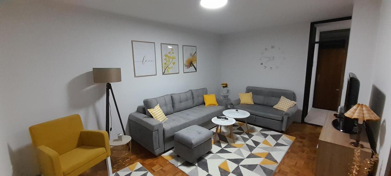 Cozy And Sunny Apartment Near The Airport Sarajevo Extérieur photo