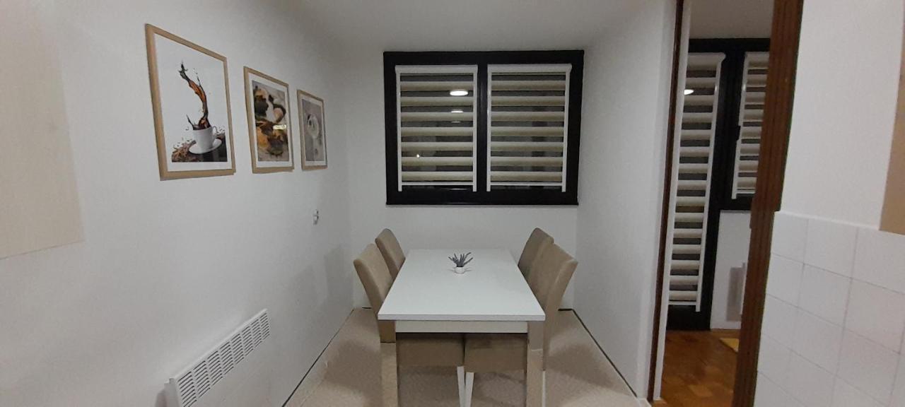 Cozy And Sunny Apartment Near The Airport Sarajevo Extérieur photo