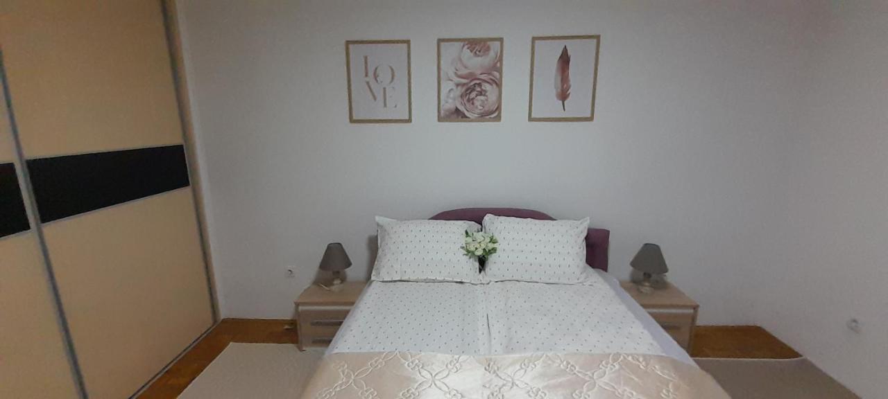 Cozy And Sunny Apartment Near The Airport Sarajevo Extérieur photo
