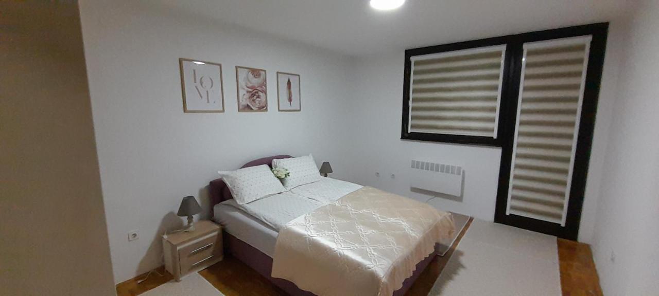 Cozy And Sunny Apartment Near The Airport Sarajevo Extérieur photo