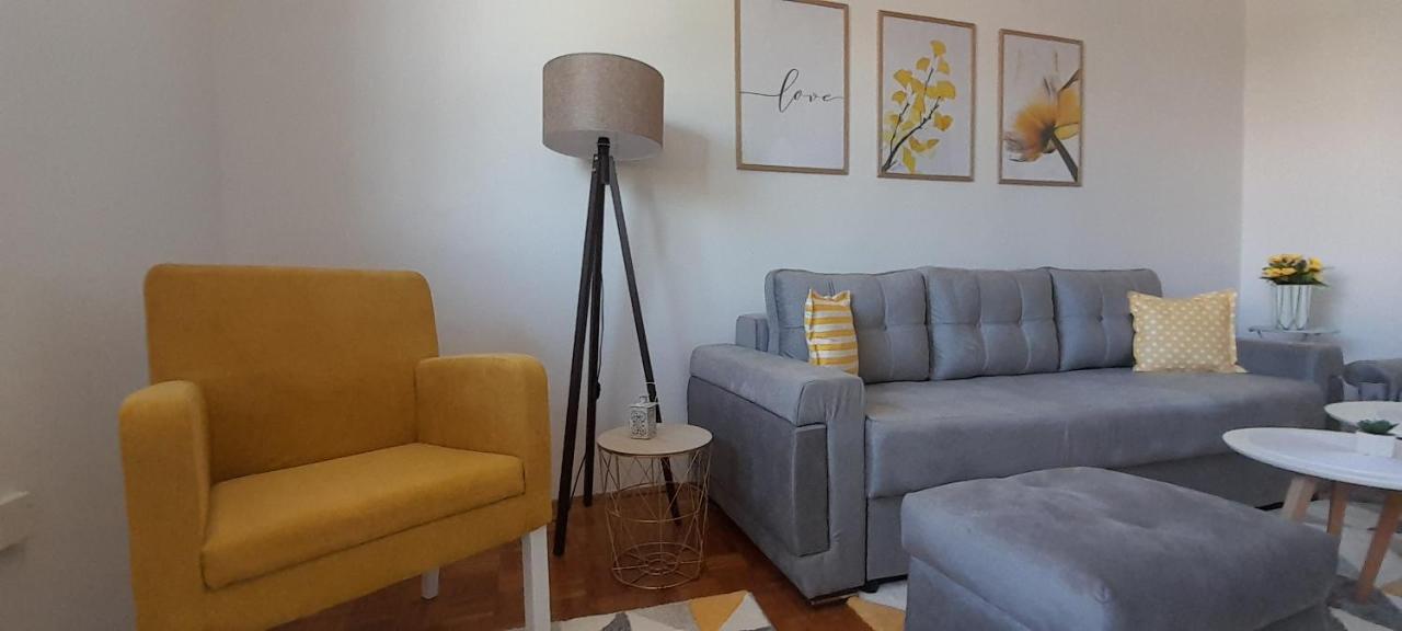 Cozy And Sunny Apartment Near The Airport Sarajevo Extérieur photo