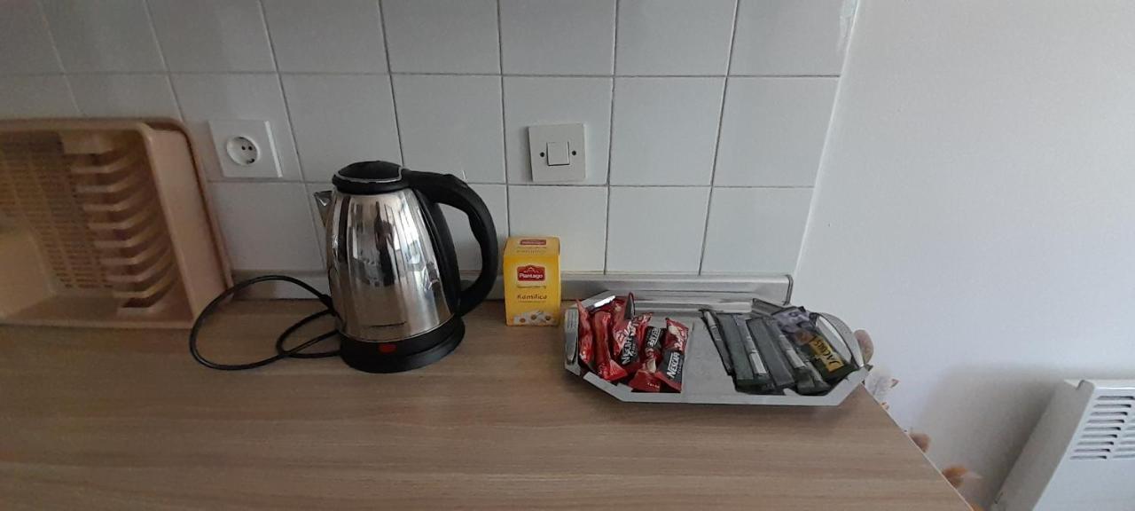 Cozy And Sunny Apartment Near The Airport Sarajevo Extérieur photo